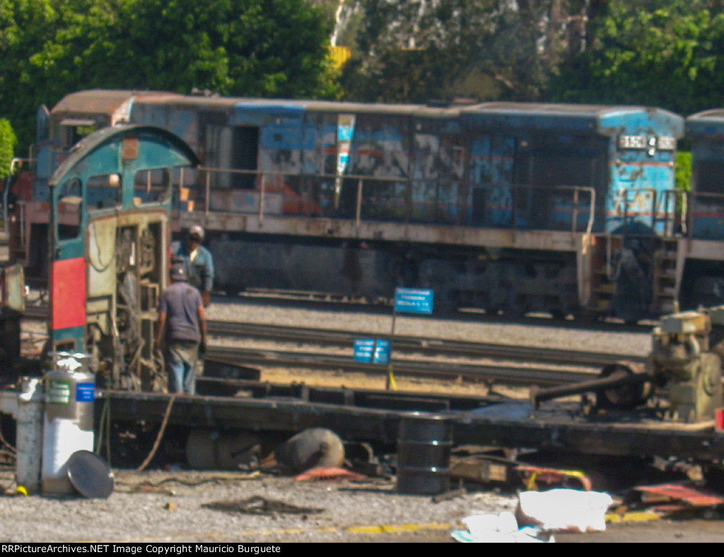 FXE SW10 Locomotives being scrapped